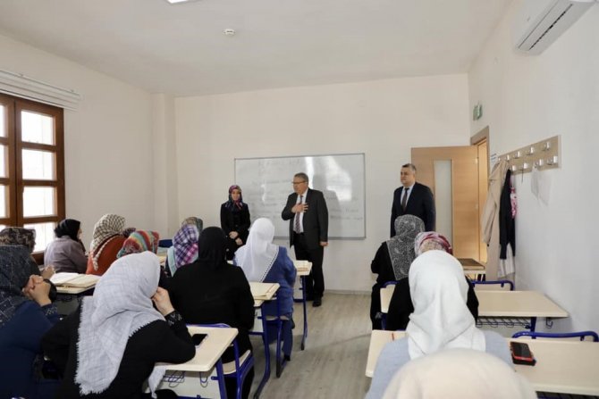 Başkan Çerçi Kursiyerlerin Kadınlar Gününü Kutladı