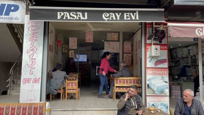 Üç Yıl Önce Devraldığı Çay Ocağını İşleterek Geçimini Sağlıyor