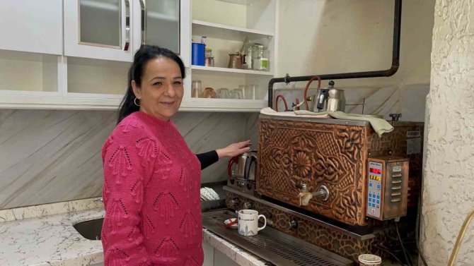 Üç Yıl Önce Devraldığı Çay Ocağını İşleterek Geçimini Sağlıyor