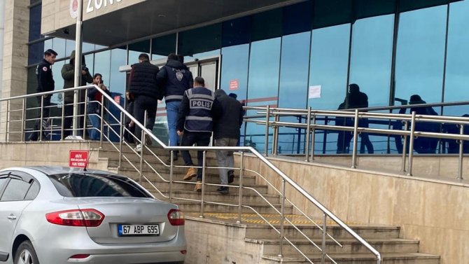 İ̇ntihara Teşebbüs Ettiği Sanılan Kadını Kocası Vurmuş
