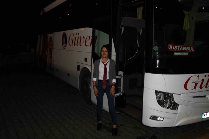 On Yıldır Hostesi Olduğu Otobüse Kaptan Şoför Oldu