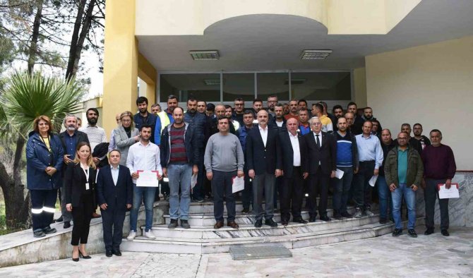 11 Kişiyi Enkazdan Çıkaran Yk Enerji Arama Kurtarma Ekibine Plaket