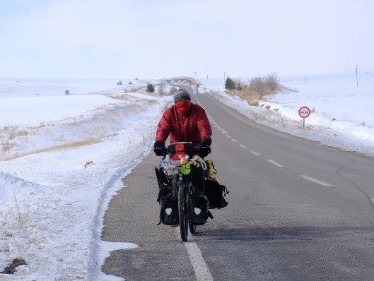 Alman Gezgin Bisikletiyle Çıktığı Dünya Turunda 5 Bin Kilometre Pedal Çevirip Erzincan’a Geldi