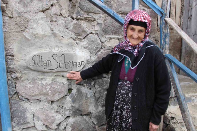 Sobasıyla Yürekleri Isıtan Sultan Nine, Evine Yağan Yardım Malzemelerini De Depremzedelerle Paylaştı