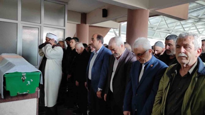 Yolcu Beklerken Kalp Krizinden Ölen Otobüs Şoförü Toprağa Verildi