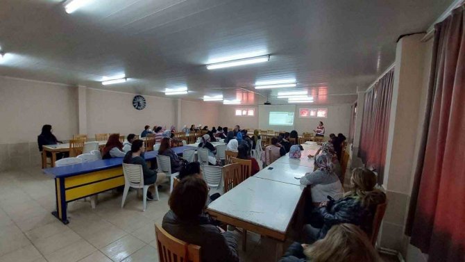 Jandarma Ekiplerinin Kadınlara Yönelik Eğitimlerini Sürdürüyor