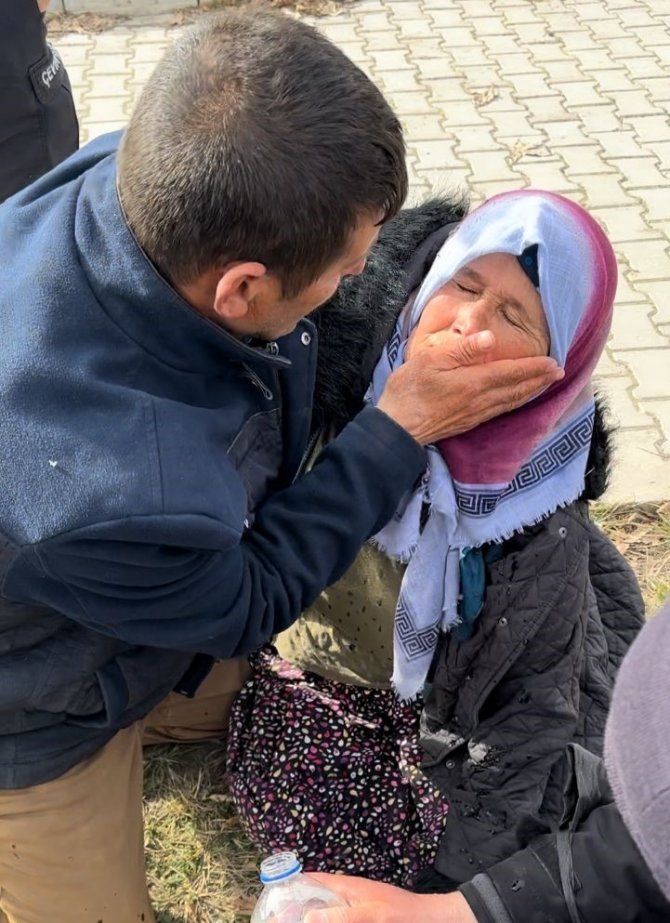 Enkazda Altınları Bulundu, Sevinçle Koşarken Bayıldı