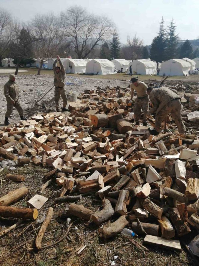 Mehmetçik Deprem Bölgesinde Yaraları Sarmaya Devam Ediyor