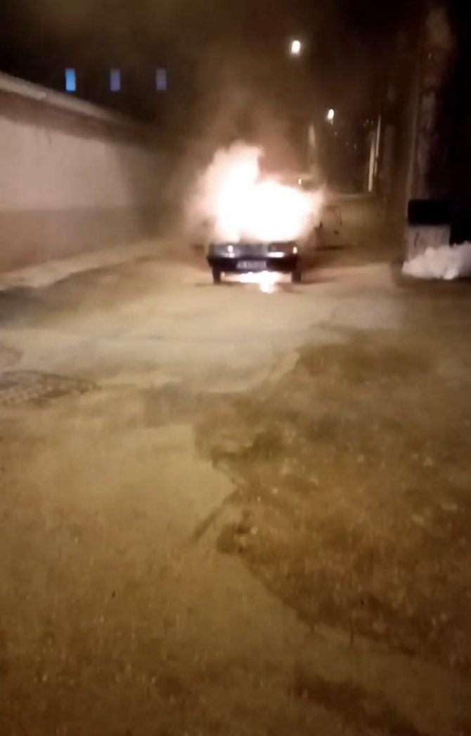 Bursa’da Seyir Halindeki Otomobil, Alev Alev Yanarak Kül Oldu