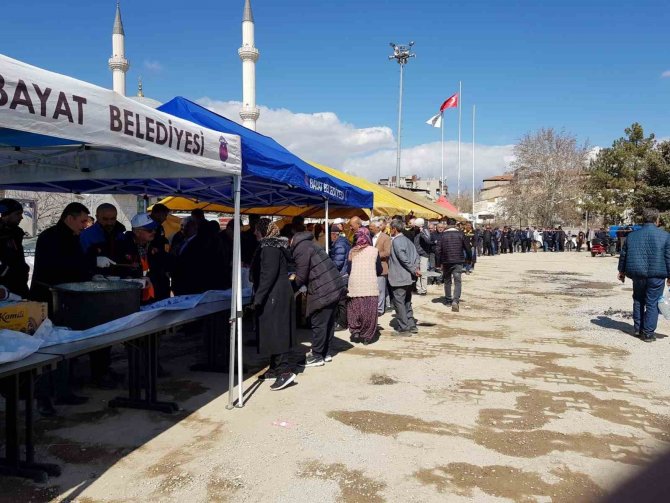 Bayat Belediyesi’nden Depremzedelere Dolma İkramı