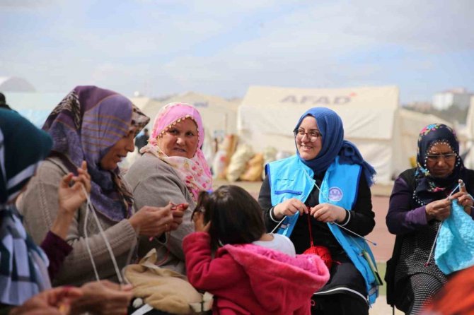 İ̇lmek İlmek Örgülerle Depremzede Kadınlar Hayata Tutunuyor