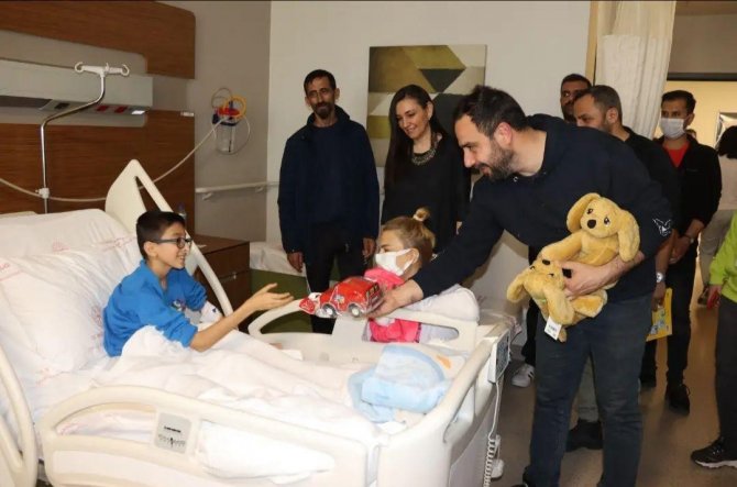 Dizi Oyuncuları Depremzede Çocuklarını Unutmadı