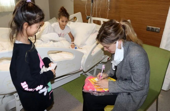 Dizi Oyuncuları Depremzede Çocuklarını Unutmadı