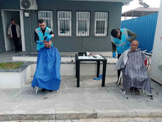 Dulkadiroğlu’nda Depremzedelere Tıraş Hizmeti