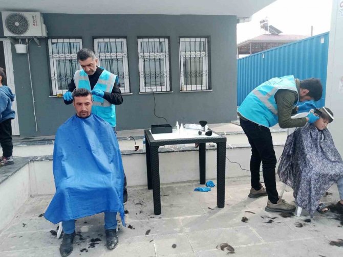 Dulkadiroğlu’nda Depremzedelere Tıraş Hizmeti