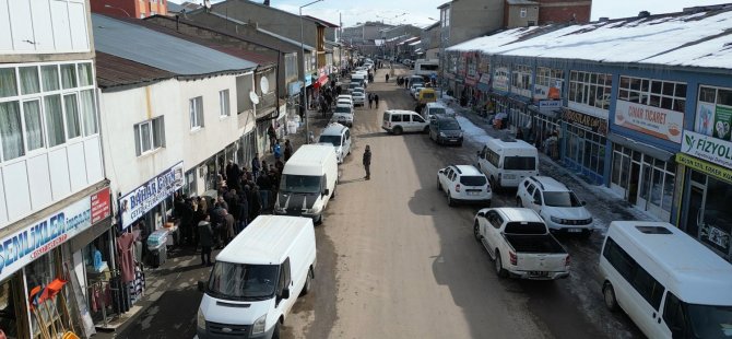 Başkan Sekmen Karayazı’nın 40 Yıllık Tapu Sorununu Çözdü