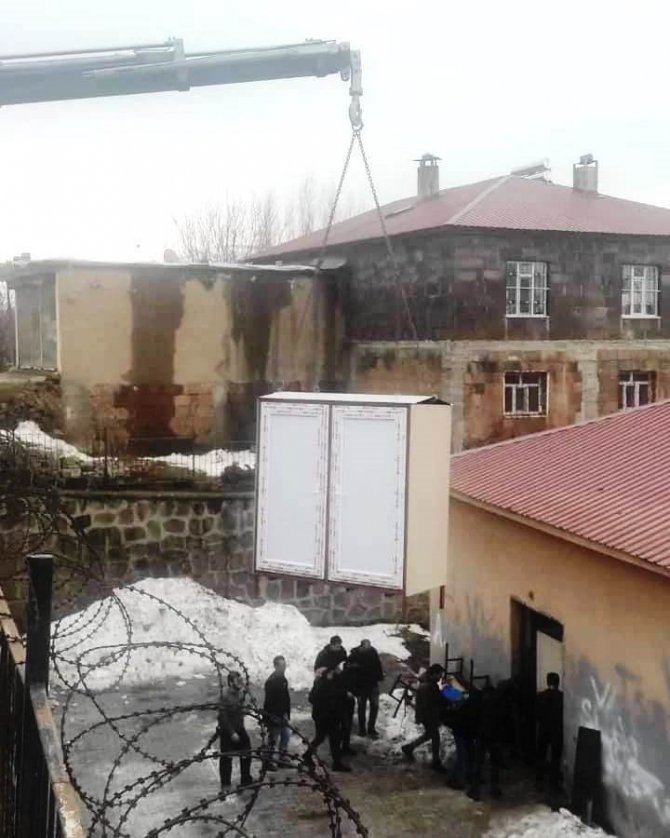 Güroymak’ta Üretilen Seyyar Duş Ve Tuvaletler Deprem Bölgelerine Gönderildi