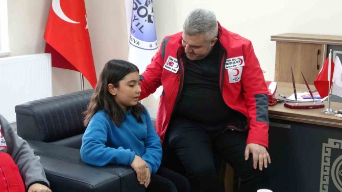 Minik Eylül’ün Duygu Yüklü Mektubuyla 300 Öğrencinin Yüzü Güldü