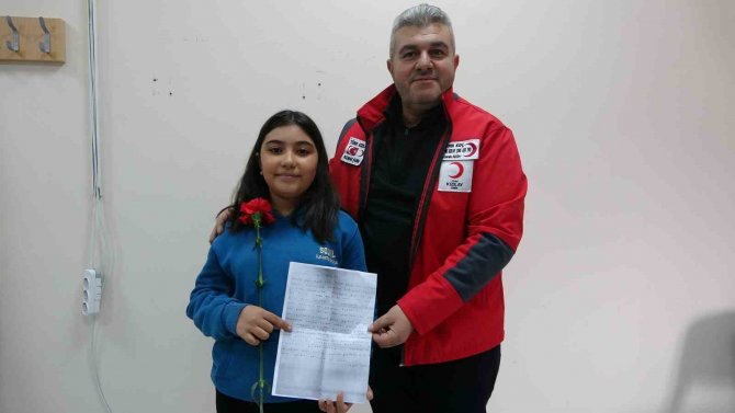 Minik Eylül’ün Duygu Yüklü Mektubuyla 300 Öğrencinin Yüzü Güldü