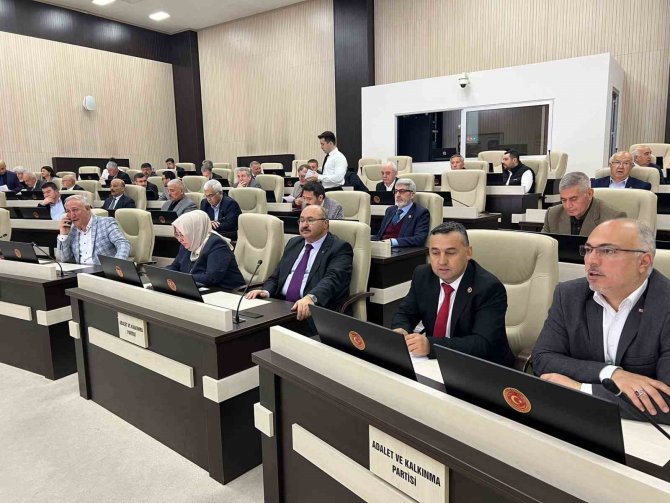 İ̇l Özel İ̇dare Ekipleri Deprem Bölgesinde Özveriyle Çalıştı