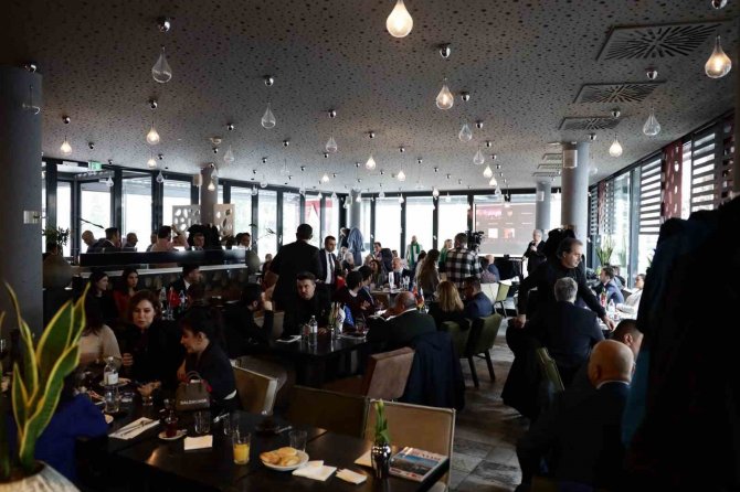 Türkiye’de İ̇ş Dünyası Dergisi, İş Adamlarını Düsseldorf’ta Bir Araya Getirdi