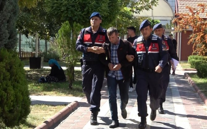 ’Onunla Ne Konuştunuz?’ Dedikten Sonra Olan Oldu, İki Çocuğunun Gözü Önünde Tabancasını Ateşledi