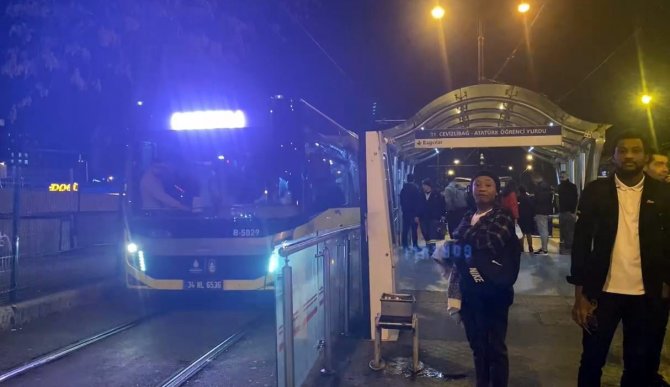 Cevizlibağ’da Tramvay Raydan Çıktı, Seferler İ̇ett Otobüsleri İle Yapıldı