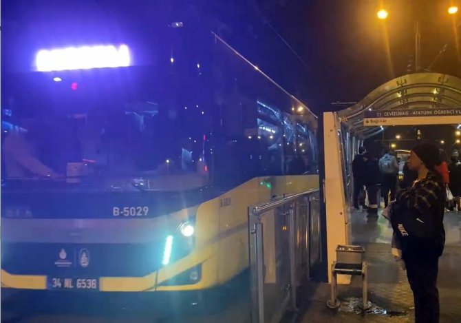 Cevizlibağ’da Tramvay Raydan Çıktı, Seferler İ̇ett Otobüsleri İle Yapıldı