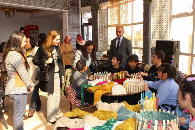 Kadınlar Gününde Depremzedeler Unutulmadı