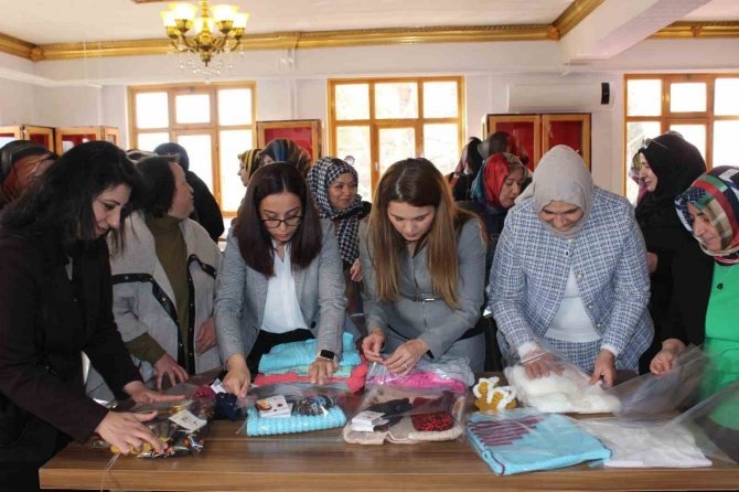 Kadınlar Gününde Depremzedeler Unutulmadı