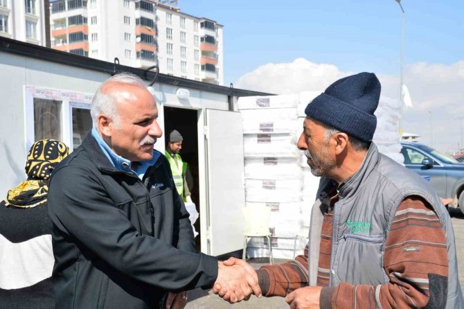 Başkan Zorluoğlu Elbistan’ın Yaralarını Sarmaya Çalışıyor