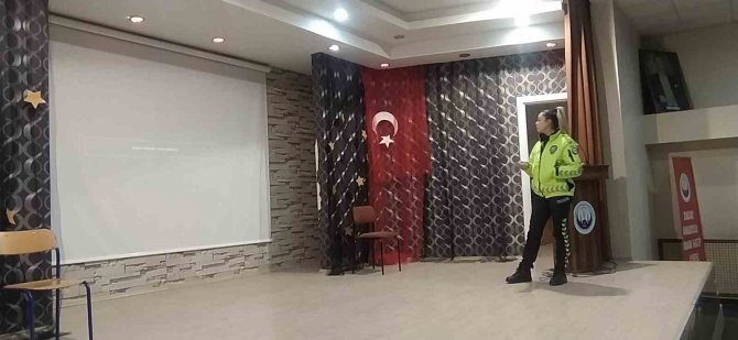 Kastamonu’da Muhtarlara Trafik Eğitimi