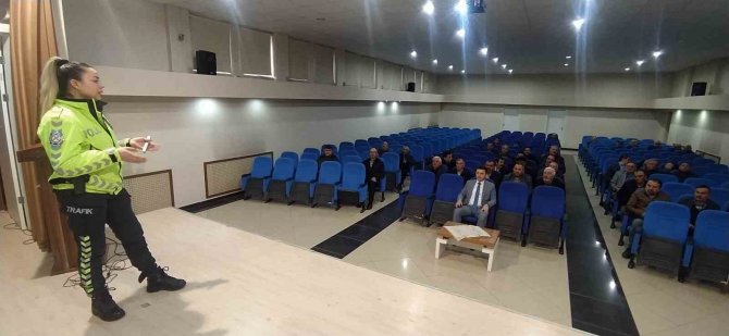 Kastamonu’da Muhtarlara Trafik Eğitimi