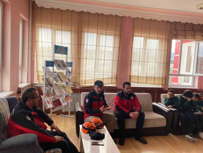Arama Kurtarma Ekipleri Lise Öğrencilerine Depremi Anlattı