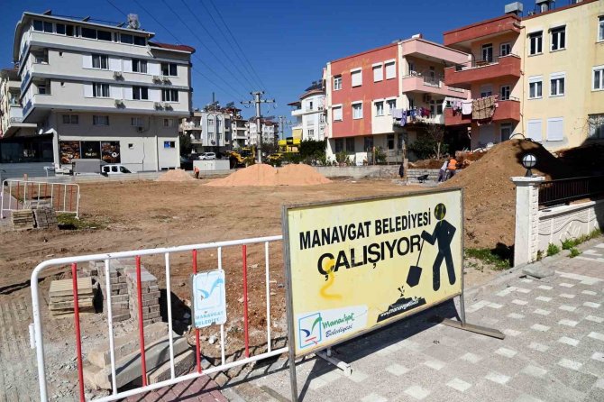 Manavgat Belediyesi’nden Emek Mahallesi’ne Modern Park