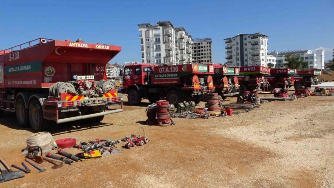 Yangın Personeli İ̇şbaşı Eğitiminde İken Gelen Yangın İhbarı, Ekipleri Harekete Geçirdi