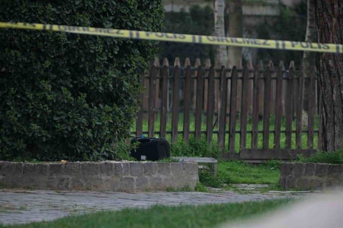 Manisa’da Şüpheli Valizden Sucuk Ve Kıyafet Çıktı