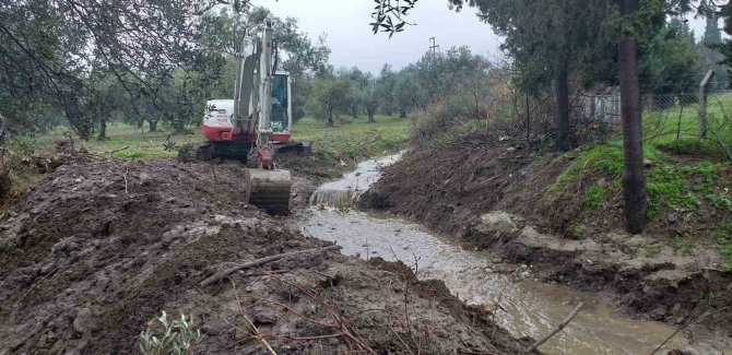 Dereler Taşkınlara Karşı Temizleniyor
