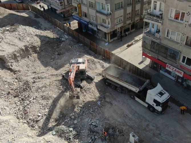 Yıkılamayan Yıkım Esnafı Vurdu