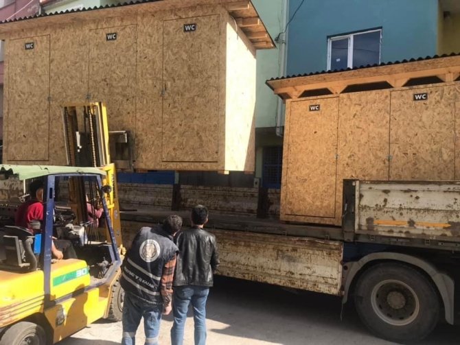 Deprem Bölgesine Mobil Tuvalet Desteği