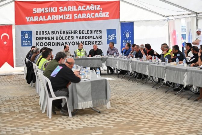 Başkan Savran: "Tüm Gücümüzle Deprem Bölgesindeyiz"
