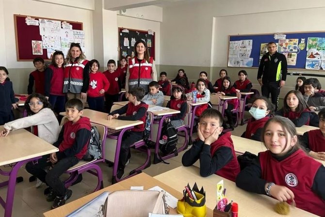 Öğrencilere Suçtan Korunma Yöntemleri Anlatılıyor