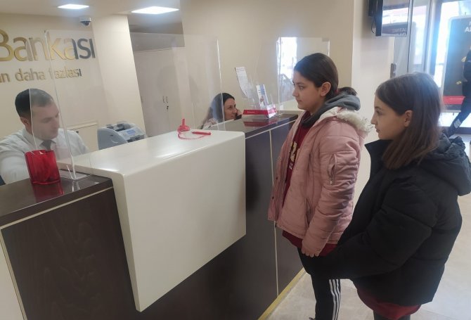 Okul Harçlıklarını Biriktirip Depremzedelere Gönderdiler