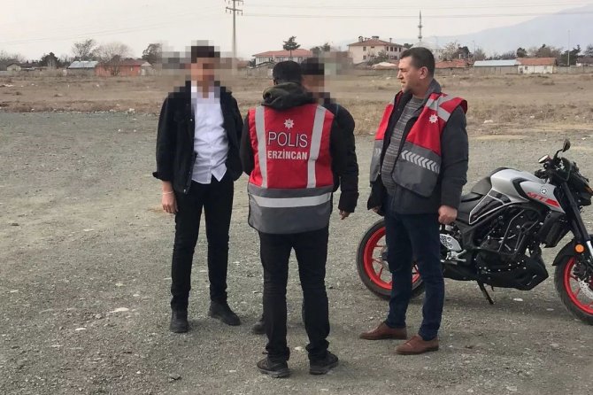 Okul Önlerinde Polis Denetimi