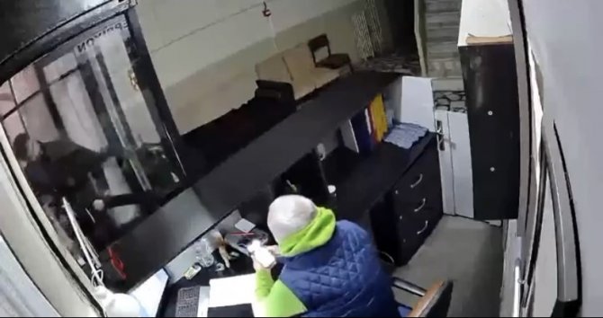 Otele Müşteri Gibi Girdi, 16 Bin Tl Değerinde Cep Telefonu Çalarak Kayıplara Karıştı