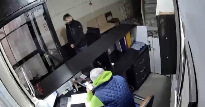 Otele Müşteri Gibi Girdi, 16 Bin Tl Değerinde Cep Telefonu Çalarak Kayıplara Karıştı