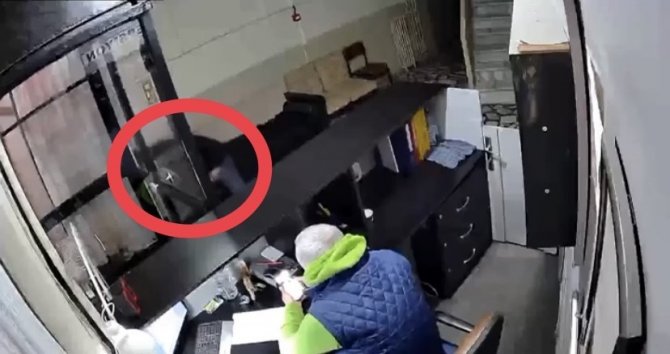 Otele Müşteri Gibi Girdi, 16 Bin Tl Değerinde Cep Telefonu Çalarak Kayıplara Karıştı