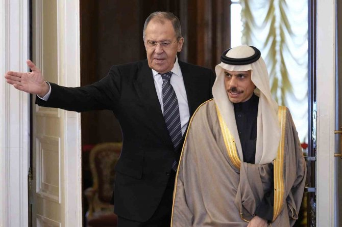 Lavrov, Suudi Mevkidaşı Al Suud İle Görüştü
