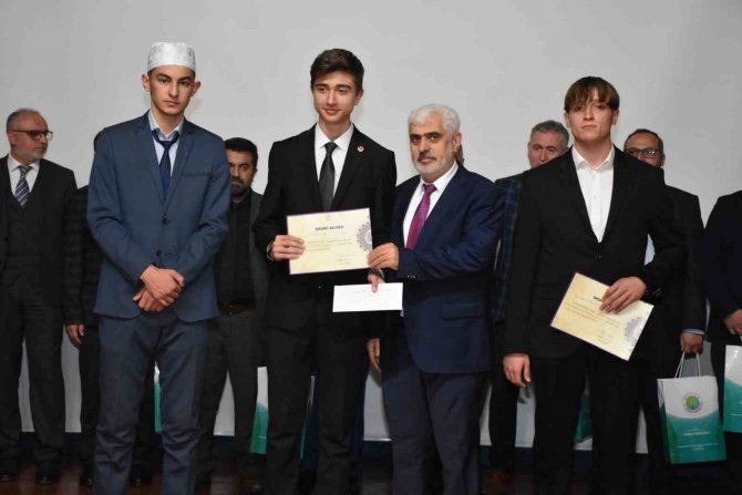 Kur’an-ı Kerim’i Güzel Okumak İçin Yarıştılar