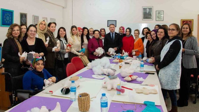 Sü’de Depremzedeler İçin Tekstil Ürünleri Ve Oyuncaklar Hazırlanıyor